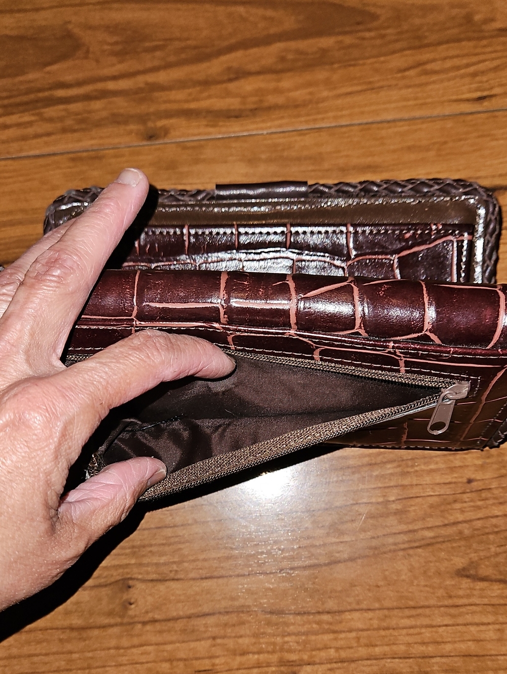 Brown Woven croc embossed Leather Heart Accent Clutch Wallet - Picture 10 of 10